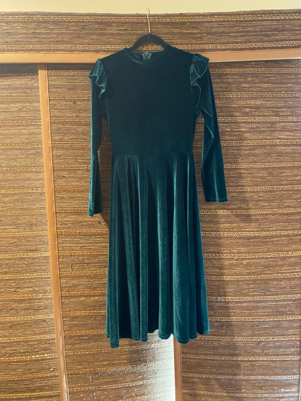 Velvet Long-Sleeve Midi Dress in Dark Green